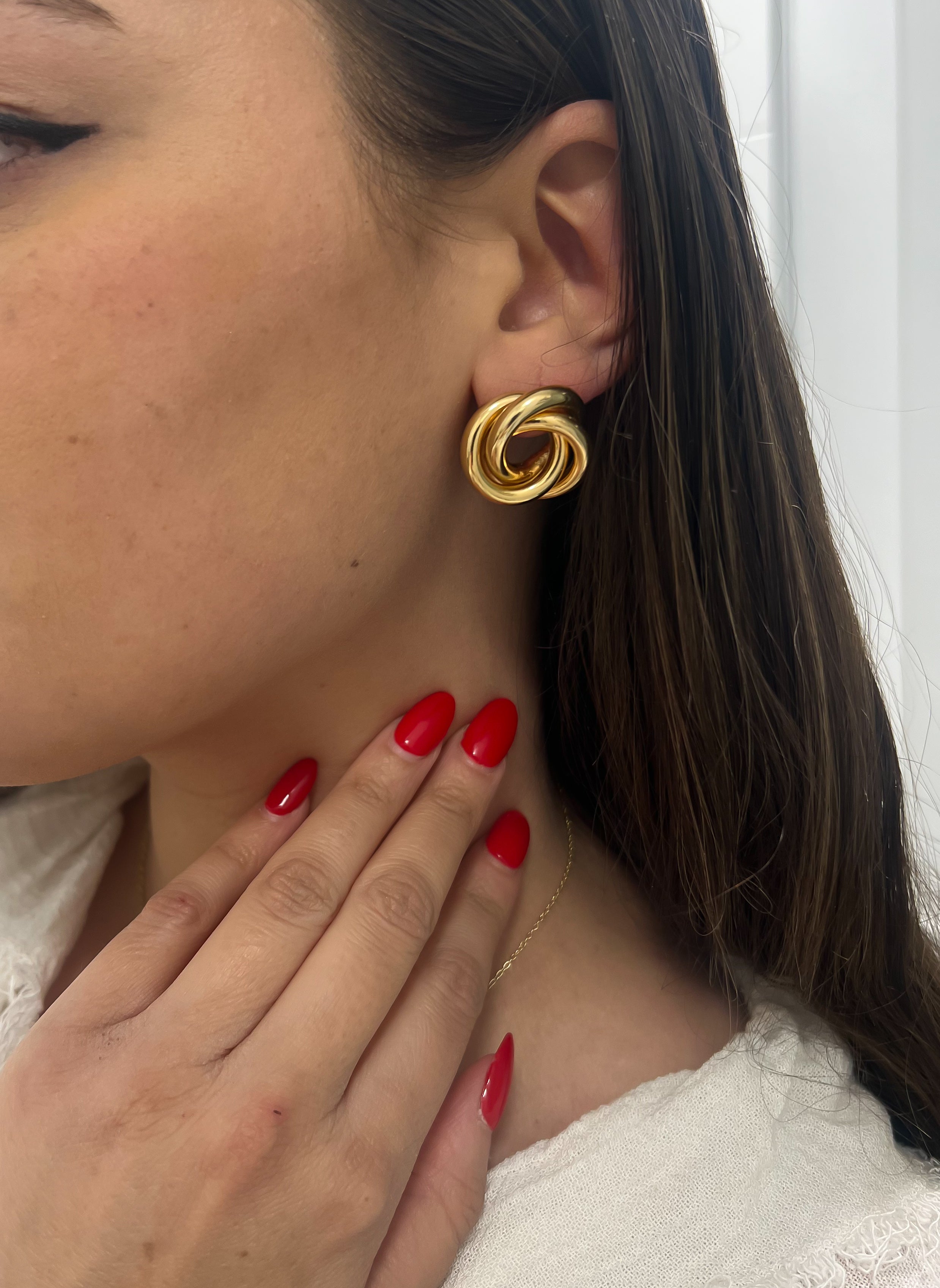 Larisa Studs