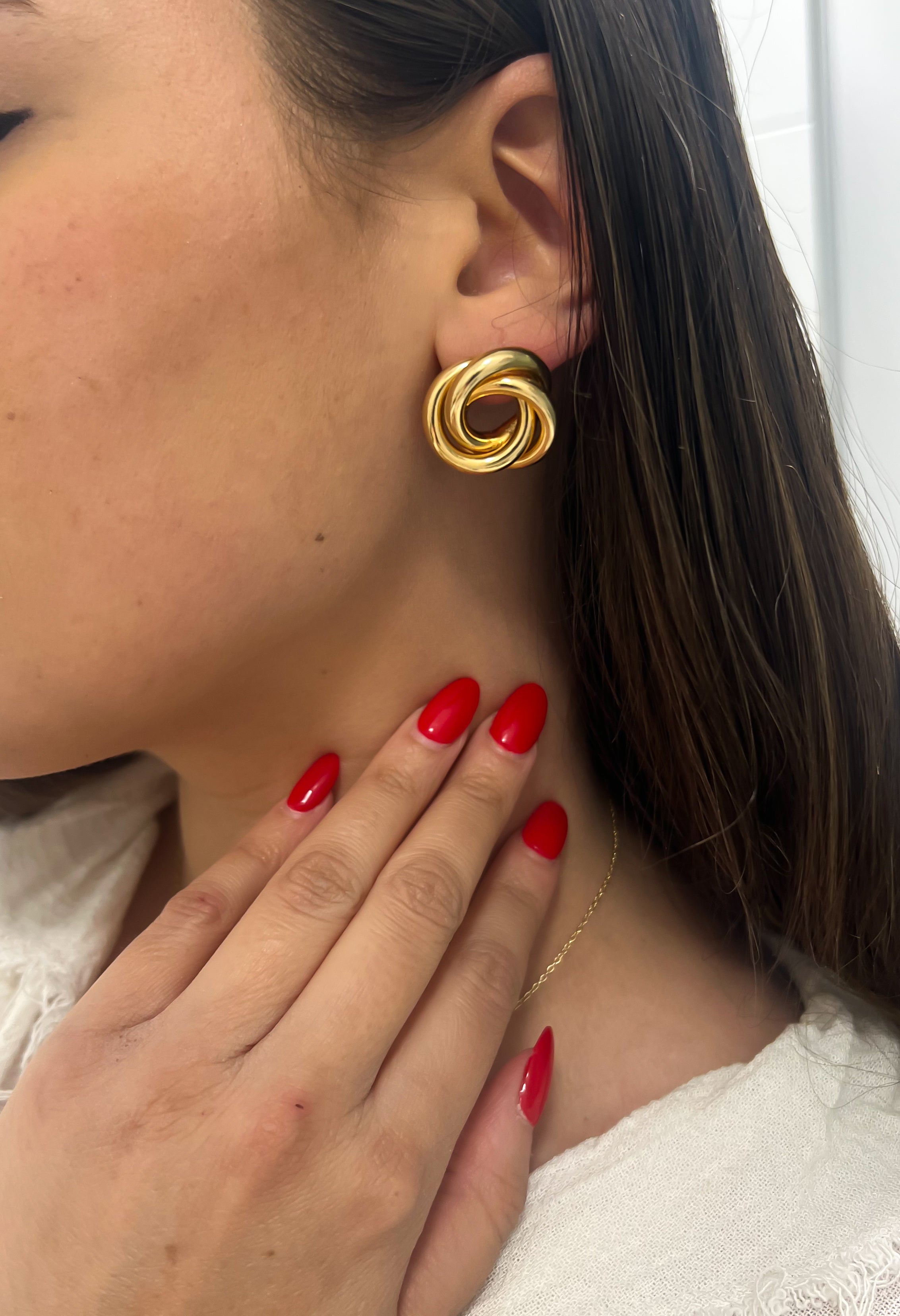 Larisa Studs